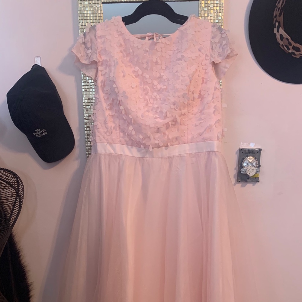 Pink dress with flower appliqués - Picture 5 of 6